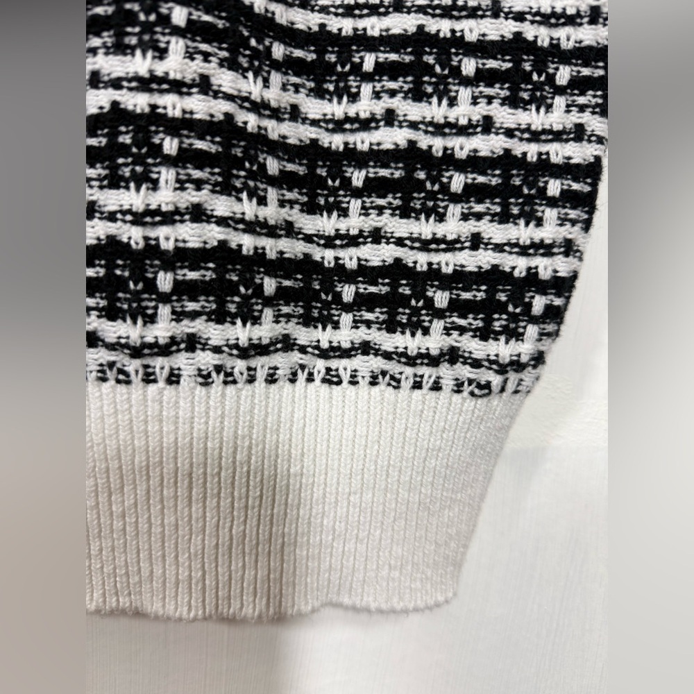 Fashion Size Small Black and White Sleeveless Sweater Vest - Picture 7 of 9